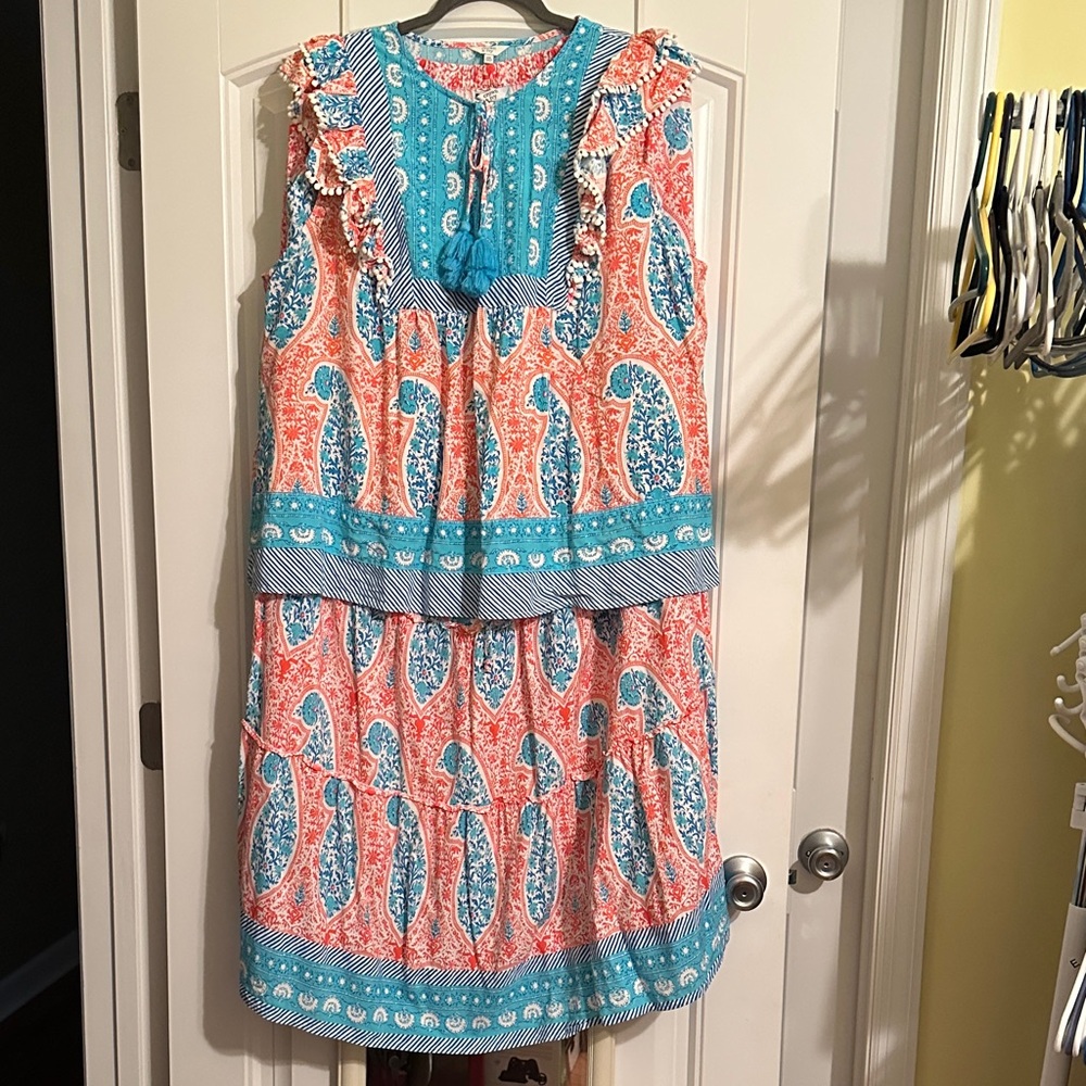 Size XXL Crown & Ivy Blue and Coral Paisley Top with maxi skirt. Beautiful!